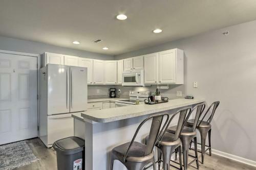 Apartamento Camdenton Condo With Pool Access And Lake Views!