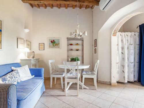 Tranquil Apartment In Riparbella With Garden