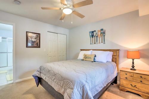 Apartamento Breezy Lakefront Condo With Balcony And Boat Slip