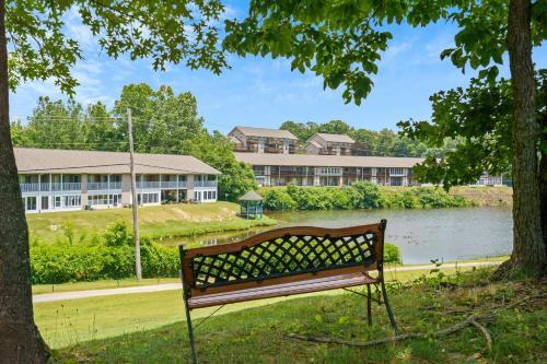 Lake Club Leisure
