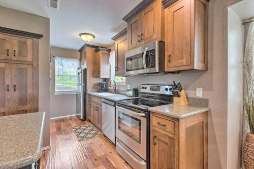 Apartamento Branson Retreat With Pool Access - 1 Mi To Sdc!