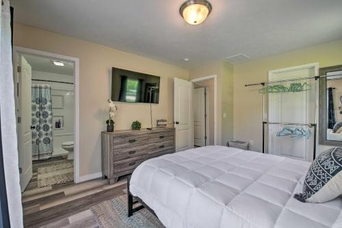 Charming Branson House With Fireplace And Grill!