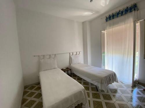 Casa Su Due Piani Con Terrazzo Sul Lungomare Di Rossano