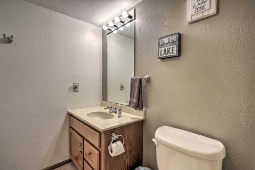 Apartamento Lakefront Osage Beach Condo With Shared Pool!