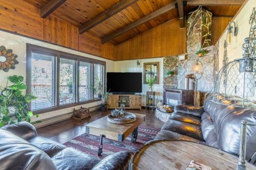 Hilltop Hideaway