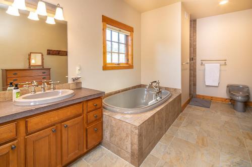 New Listing! Spectacular Big Sky Cabin
