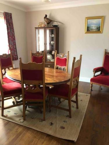 Spacious Farmhouse With Lovely Views, Omagh & Ferm