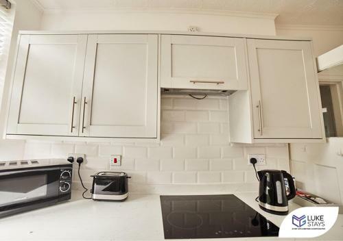 Apartamento ?stunning 2 Bed Flat ?wifi ?parking ?yard?nr Park?