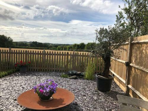 Self Contained Garden Studio With Stunning Views