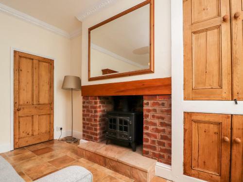 Kingfisher Cottage, 11 Airebank Terrace