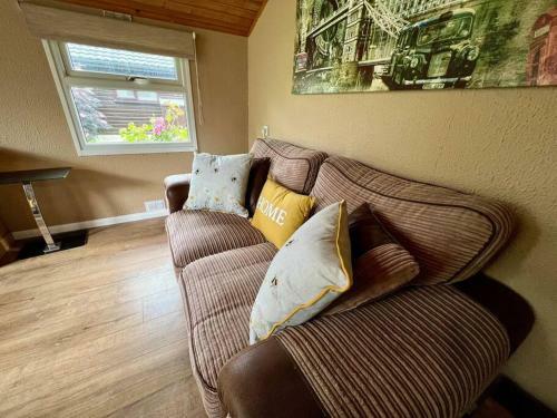 Bumble Bee Cabin