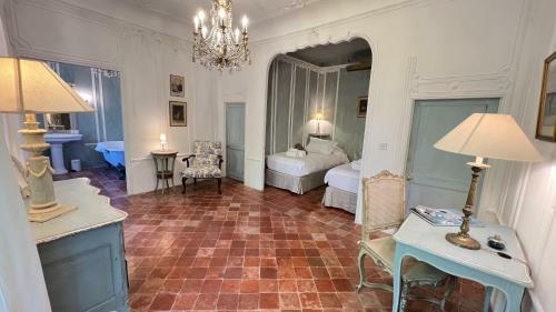Chateau De Gignac - Monument Historique