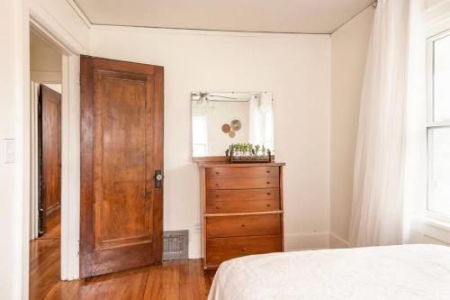 Charming Mid-century Home In Historic Omaha
