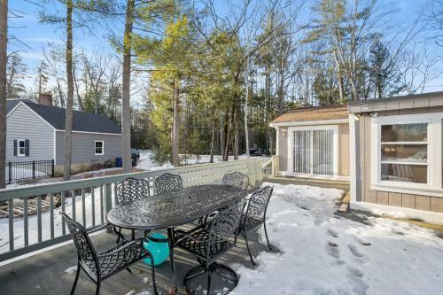 Winnisquam Cove Retreat! - Lakefront Home With Dock