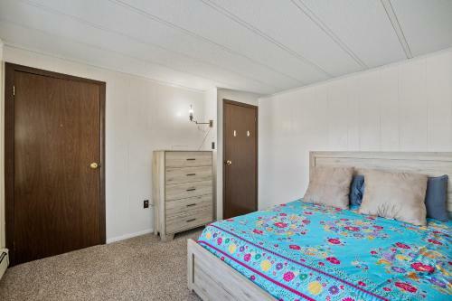 Winnisquam Cove Retreat! - Lakefront Home With Dock