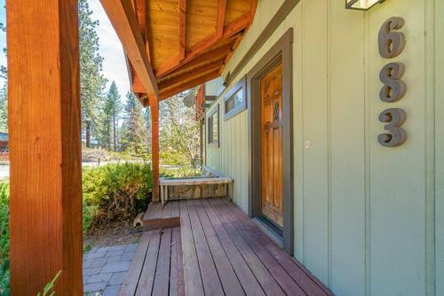 Zephyr's Whisper Retreat! Views, Backyard, AC