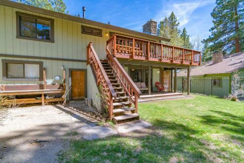 Zephyr's Whisper Retreat! Views, Backyard, AC