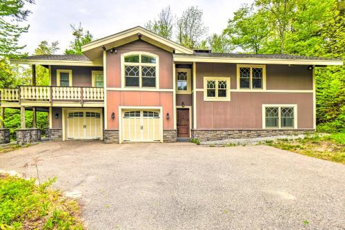 Spacious Bartlett Home With Fireplace And Kitchen