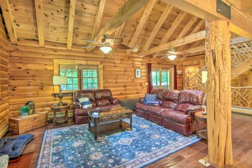 Waterfront Log Cabin With Hot Tub And Fire Pit!