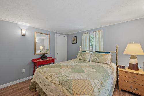 Shaws Pond Lakefront Retreat!