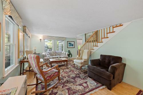 Shaws Pond Lakefront Retreat!