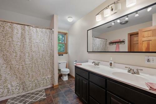 Shaws Pond Lakefront Retreat!