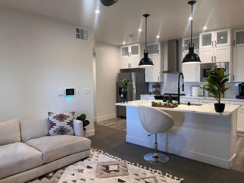 1bd 1bath Luxury Apartment