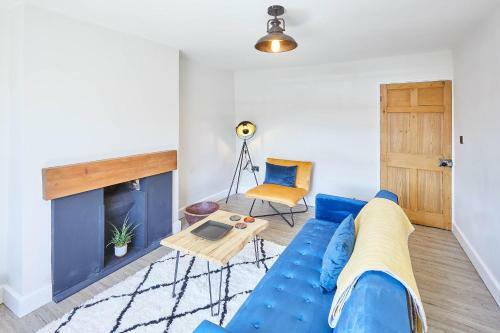 Host & Stay - 2 College Square