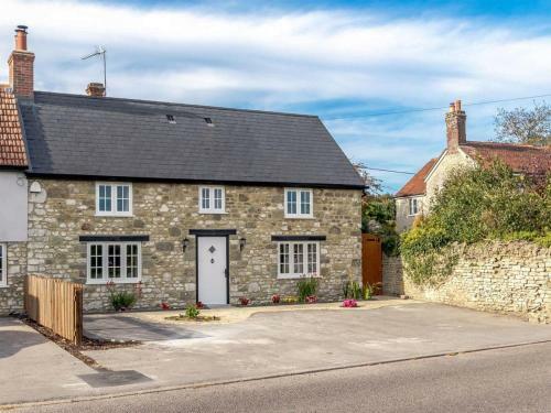 Olde Oak Cottage
