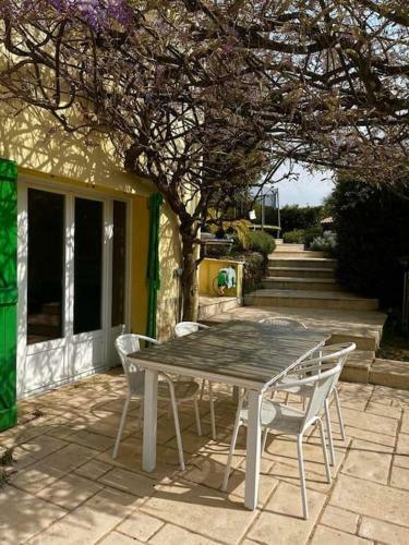 Charming 5 Bedroom Family Villa With Pool