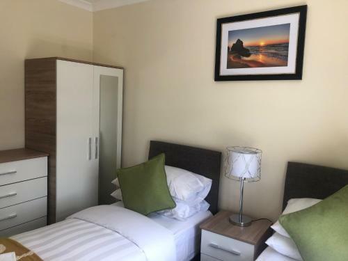 Beautiful 3 Bed Entire House Hosted By Dam