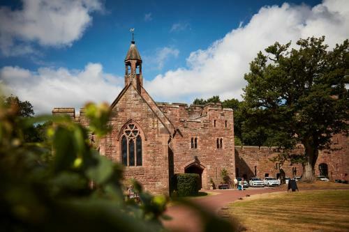 Hotel Peckforton Castle