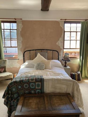 Charming Cottage, Central Taunton.