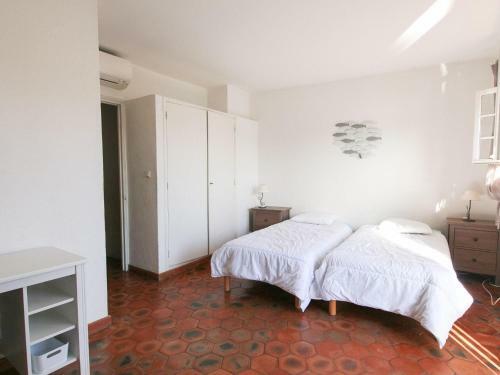 Inviting Holiday Home In Port Grimaud With Balcony