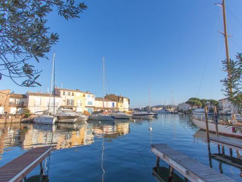 Inviting Holiday Home In Port Grimaud With Balcony