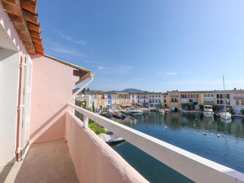 Superb Holiday Home In Port Grimaud With Jetty