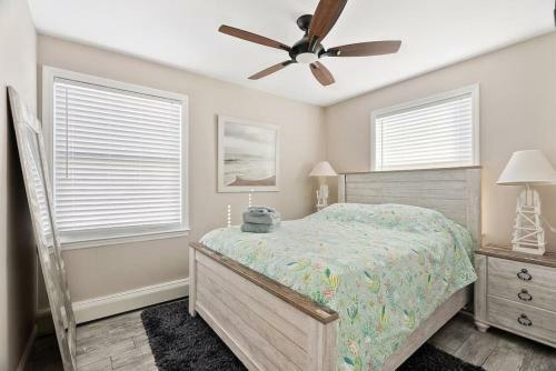 Bright Cozy 2 Blocks To The Beach Parking