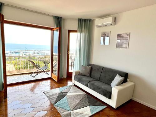 Apartamento Bilocale Vista Mare Con Posto Auto Privato Incluso
