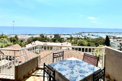 Apartamento Bilocale Vista Mare Con Posto Auto Privato Incluso