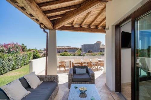 Charming Villa With Beach Access, Sea View, Private Garden
