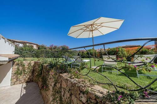 Charming Villa With Beach Access, Sea View, Private Garden
