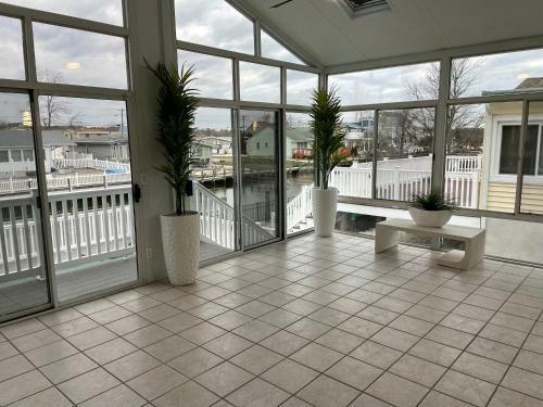 Waterfront Home In Brick With Swimming Pool Access
