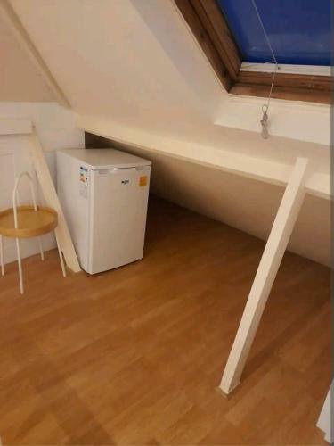 Double Room In Shared House In Town