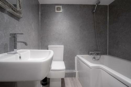Ivy Cellar - 2 Bedroom Apartment - Tenby