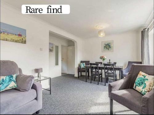 Lovely Apartment 1 King 4 Single Beds