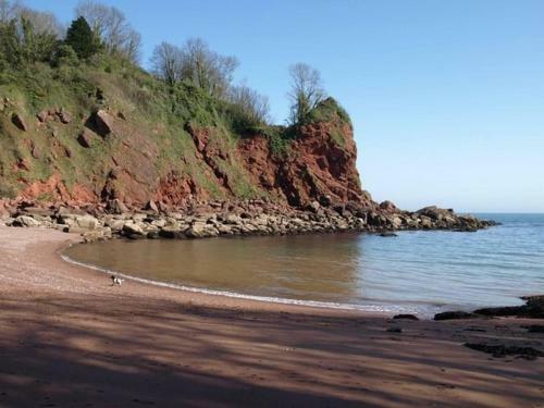 Lovely Stunning 2-bed Cottage In Torquay