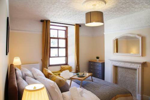 Cosy Harbourside Inn