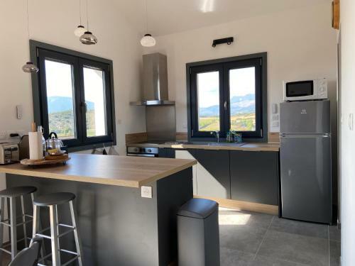 The Eagle's View - House With Mountain View