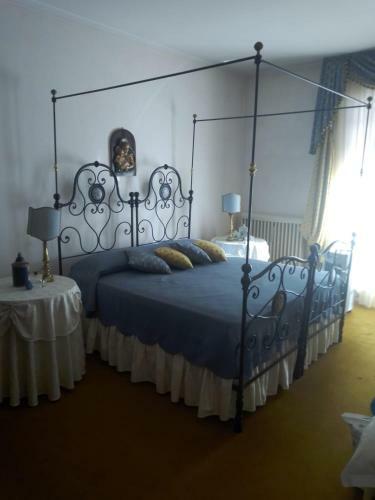 Hostal La Dama Con L' Ermellino B&B