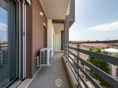 Alba's Apartment - Wifi & Private Parking